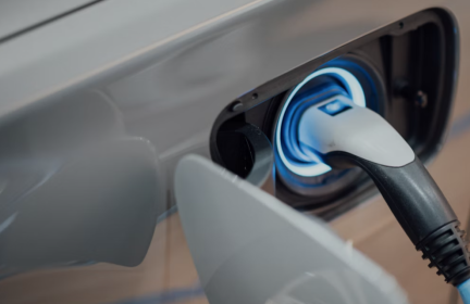 新能源汽車“銀十”熱銷 多家車企交付量破紀錄