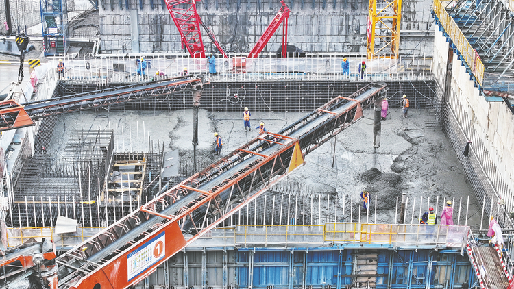 平陸運河三大樞紐船閘混凝土澆築進入施工高峰期