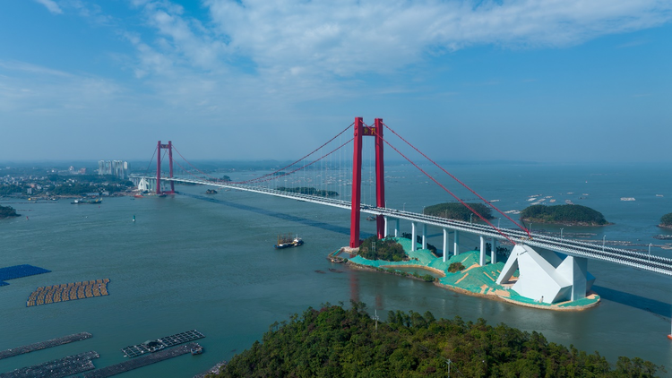 廣西最長跨海大橋龍門大橋順利建成通車