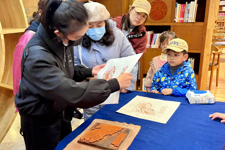 舞獅、猜燈謎……廣西圖書館舉辦元宵遊園會