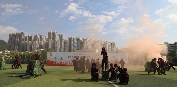 廣西梧州市少年軍（警）校檢閱式比賽舉行