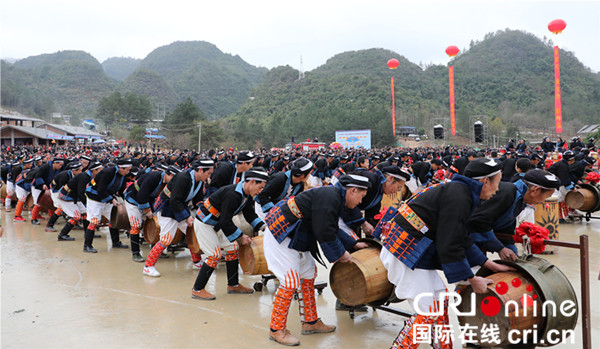 桂黔瑤胞同慶2019年南丹—荔波白褲瑤年街節