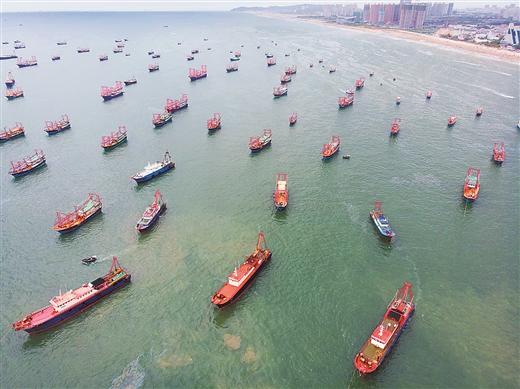 南海伏季休漁結束  漁船浩浩蕩蕩駛離港口開始捕撈