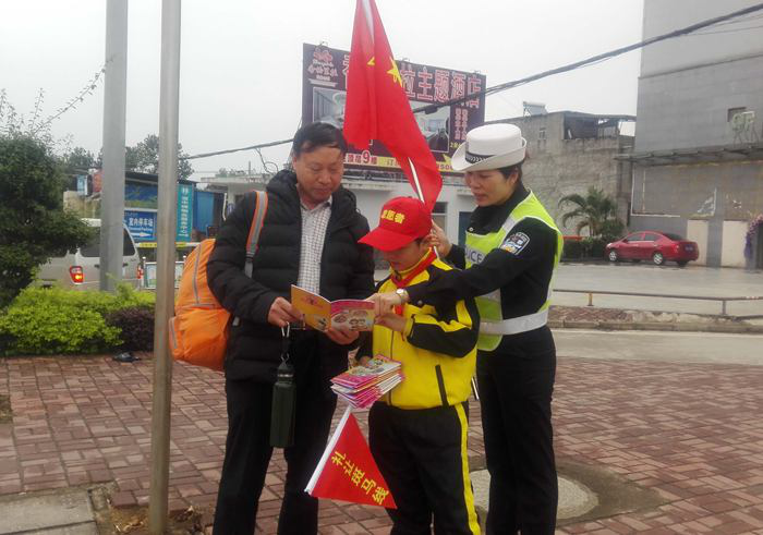 崇左寧明：弘揚雷鋒精神  共創文明城市