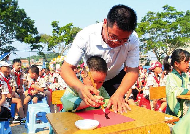 傳承紅色基因 爭做新時代好少年 ——南寧市中小學開學典禮精彩紛呈