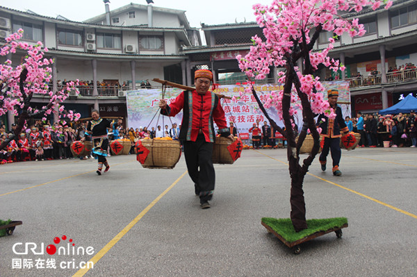 【唐已審】【供稿】奧運冠軍鄧琳琳奚愛華助陣恭城“水果+運動”嘉年華活動