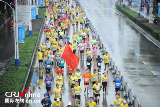 [唐已審][供稿]暢跑煙雨桂馬 2018桂林銀行桂林國際馬拉松賽激情開跑