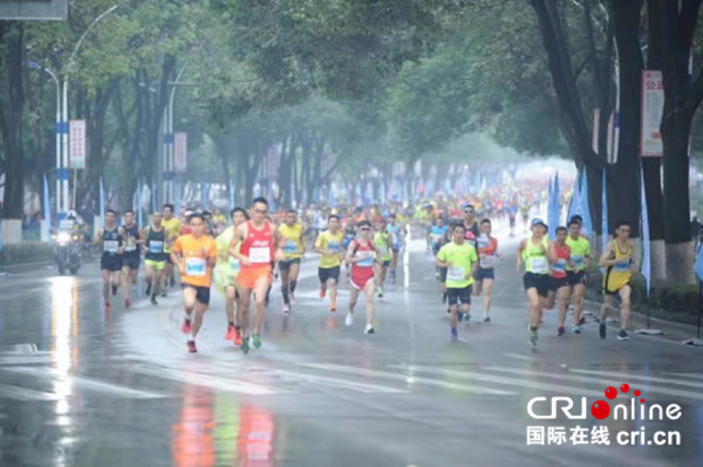 [唐已審][供稿]暢跑煙雨桂馬 2018桂林銀行桂林國際馬拉松賽激情開跑