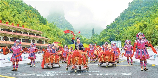 南寧市馬山縣：“醉美賽道”的鋪路人