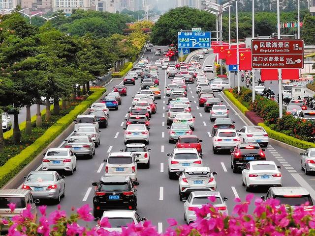 南寧：熱門景點增加運力 加派人員疏導旅客