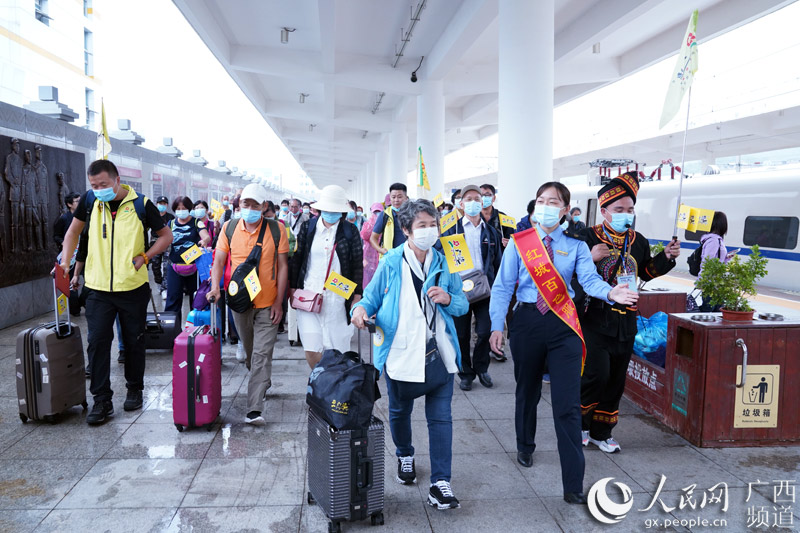 “高鐵+旅遊” 革命老區百色迎來粵桂跨省首發旅行團