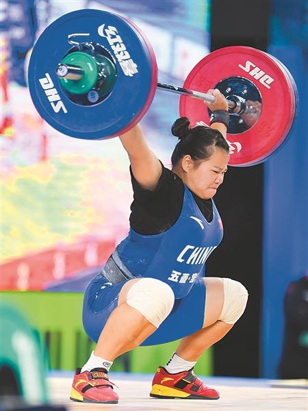 全國女子舉重錦標賽暨東京奧運會模擬賽上傳捷報 廣西女力士奪6金3銀