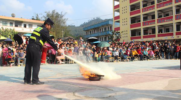 崇左寧明：法治教育進校園  安全成長牢記心