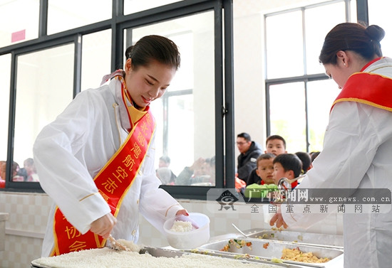 “北部灣航空希望廚房”啟用 孩子們吃上熱飯菜了