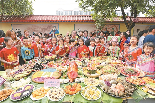 百色市“壯族三月三·和諧美校園”民族文化進校園活動在拉域小學啟動