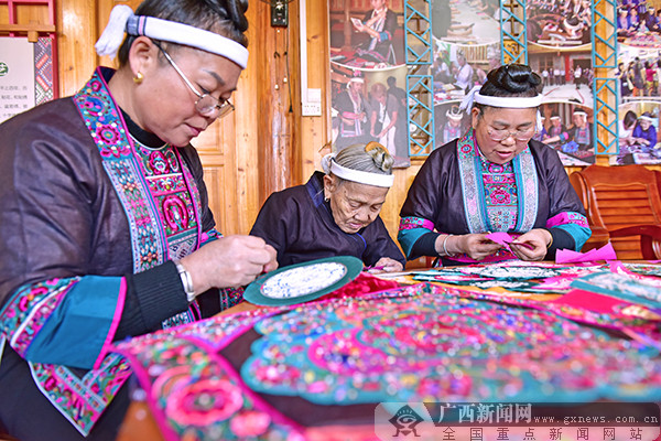 三江縣：創新發展模式 “茶葉＋刺繡”助脫貧