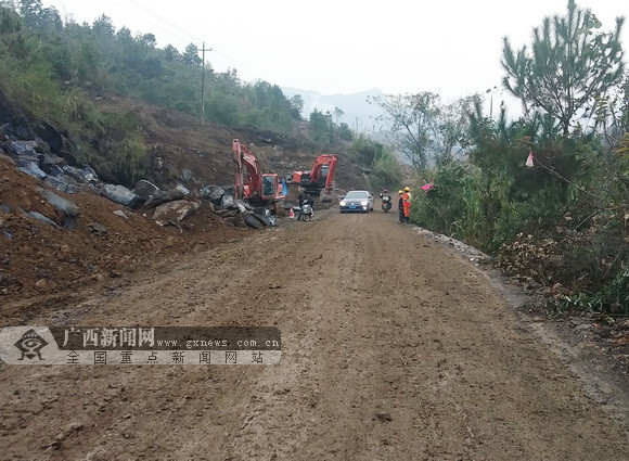 廣西東蘭至都安二級公路實現“邊施工邊通車”