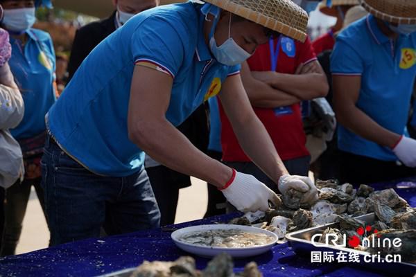 【看“蠔”欽州】2020年欽州蠔情節最快開蠔達人：平均一分鐘開蠔55個