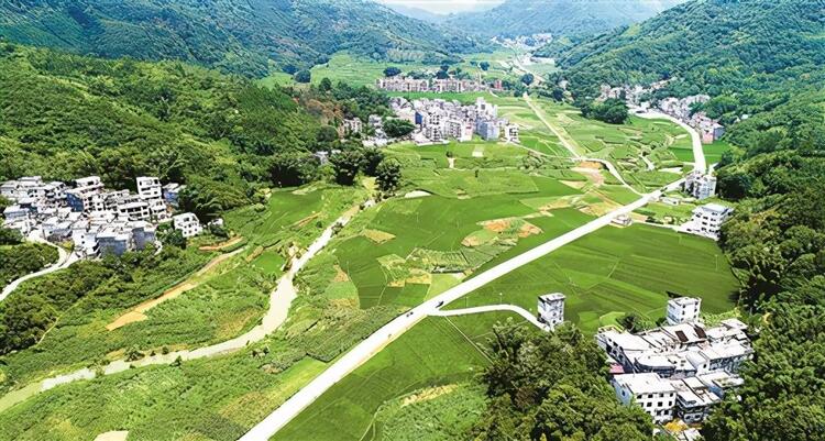 “四好農村路” 坦途通小康 ——廣西鳳山縣實施交通優先發展戰略紀實