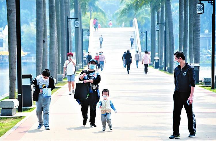 春色美景依舊在戴好口罩再遊園