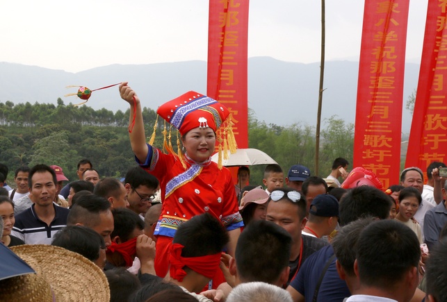 防城港上思：“窩坡”歌圩精彩紛呈