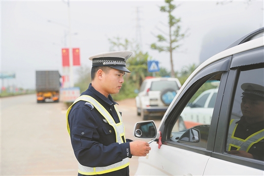 崇左扶綏：開展打擊非法營運專項整治行動