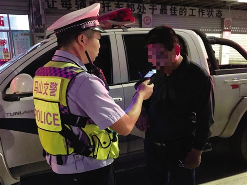 的哥酒後開車上路被查 掉了駕照還被罰五千元