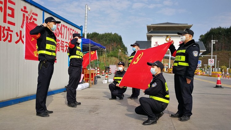 你舉起右手宣誓的樣子最美——南寧市注重在新冠肺炎疫情防控一線發展新黨員