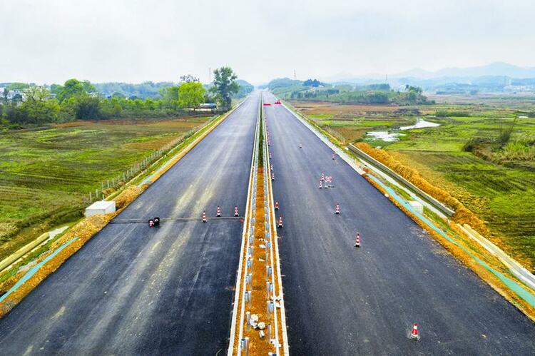 柳州經合山至南寧高速公路計劃今年7月通車