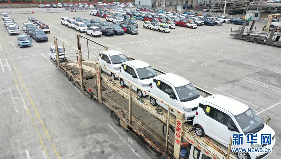 廣西柳州：新能源汽車産銷忙