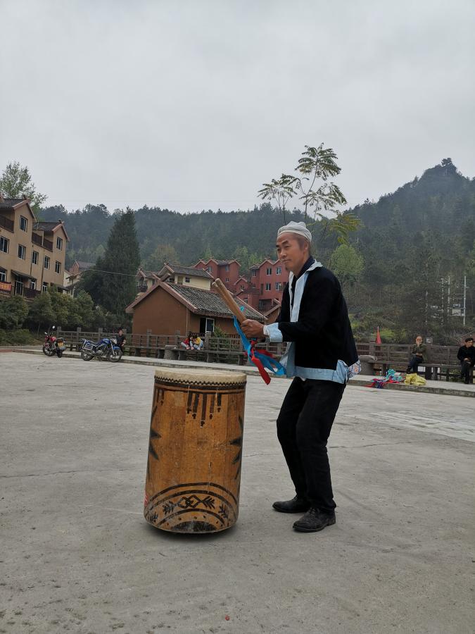 銅鼓聲聲話小康——搬出大山的白褲瑤