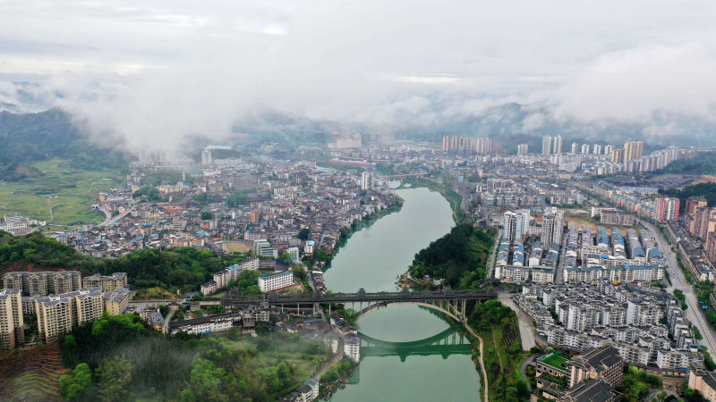 組圖：雨後侗城如仙境