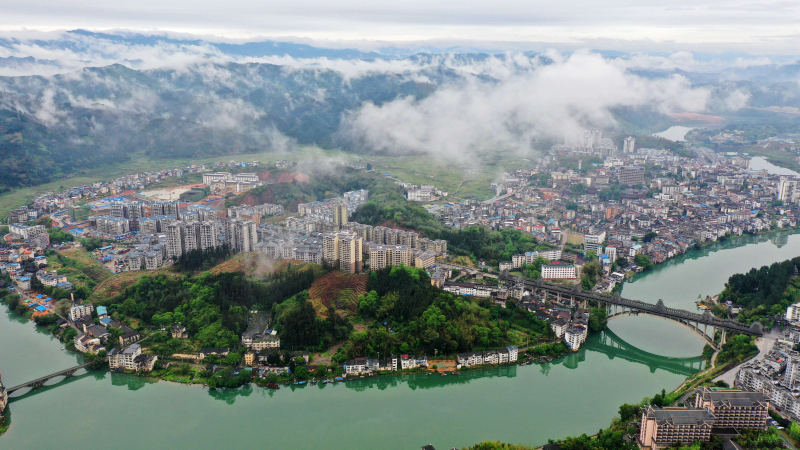 組圖：雨後侗城如仙境