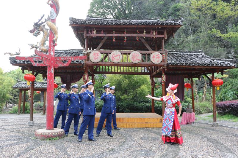 唱山歌：“劉三姐”對上“藍朋友”