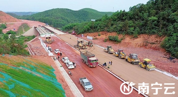 一路蜿蜒連接南寧崇左 新扶公路預計年底具備通車條件