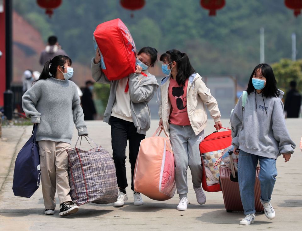 (急稿）【復課·開學第一課】廣西各地初三年級學生井然有序返校