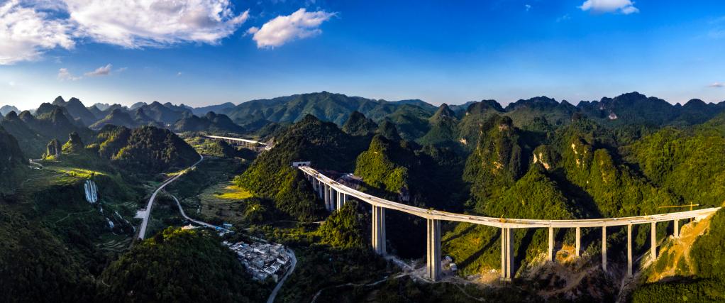 沿著高速看中國|美麗高速帶富邊境小城