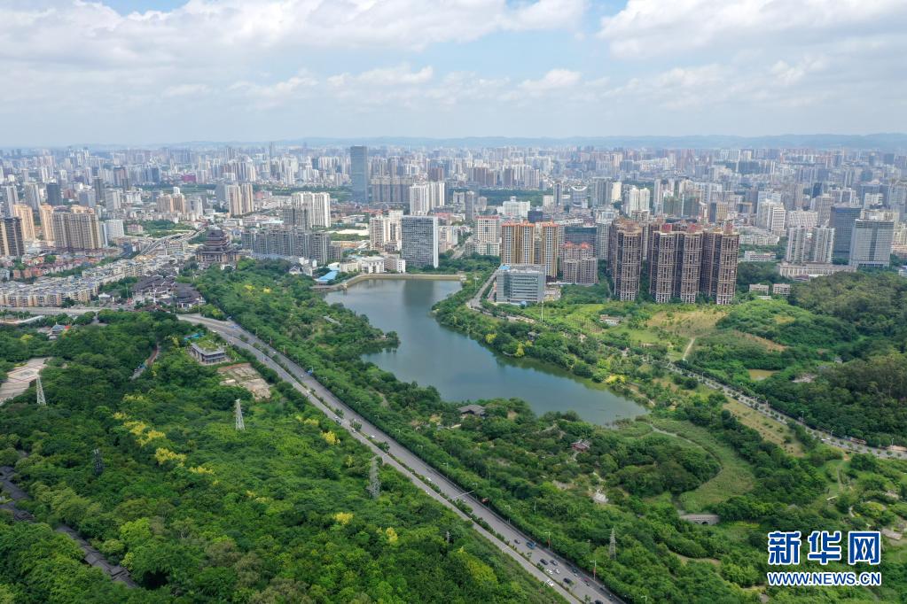 廣西南寧：綠城風物夏日好 碧水青山入畫來