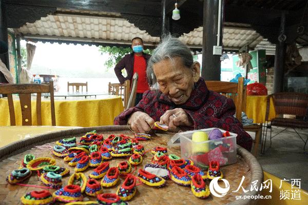 南寧江南區揚美古鎮：“網紅”百歲老人 勤勞脫貧典範