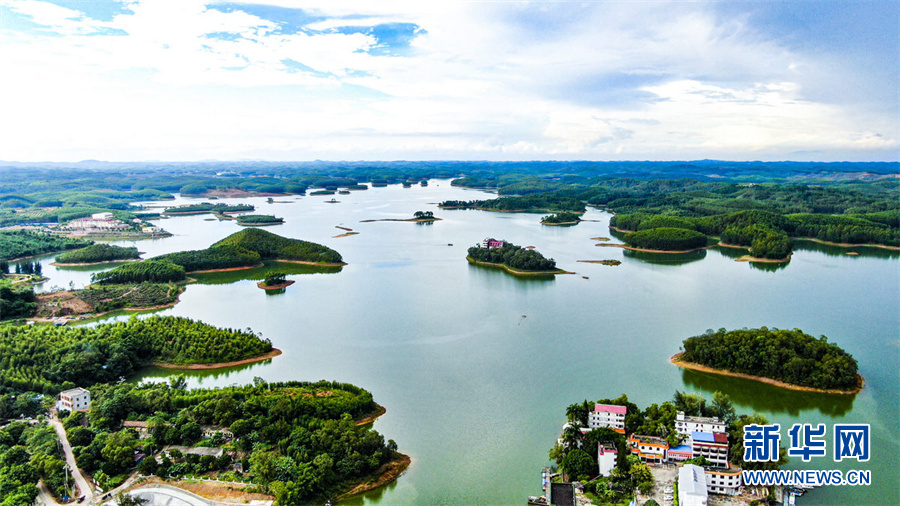 廣西合浦：島嶼如星嵌碧湖