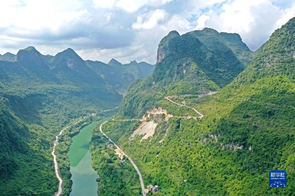 廣西都安：“石山王國”縱橫民族發展大通途