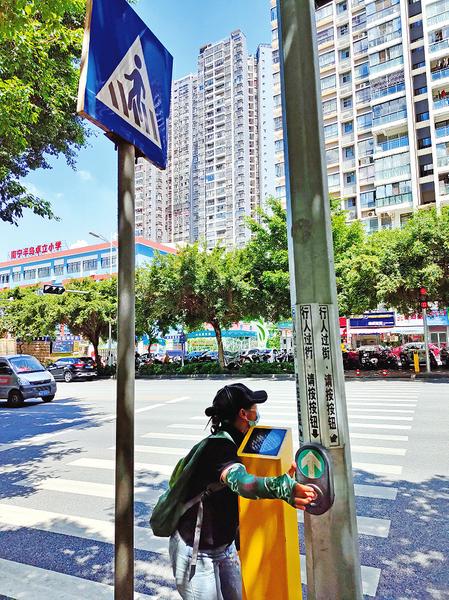 南寧市優化信號燈停車位 試點“一校一方案”