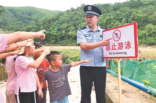 廣西憑祥邊境管理大隊開展“關愛生命、防止溺水”宣傳活動