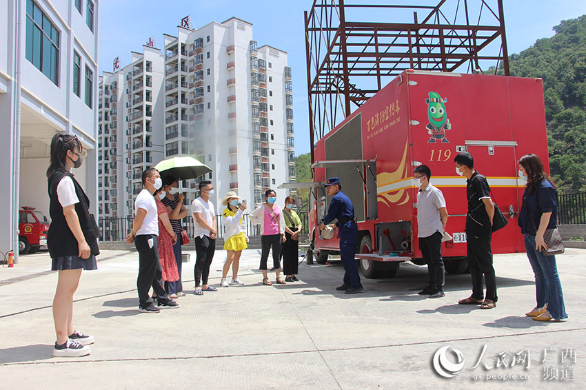 致敬！消防員40℃+下的堅守