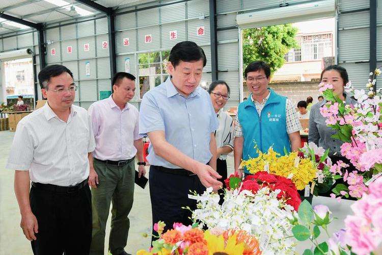 書記引航盡銳出戰 萬眾一心脫貧攻堅 ——寫在南寧市貧困縣全部實現脫貧出列之際