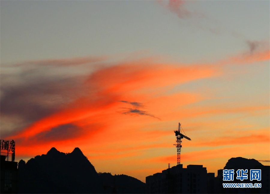 廣西河池：秋日傍晚 紅霞漫天