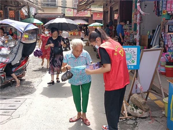 防城港市防城區開展“疫情防控+禁毒宣傳”志願服務活動