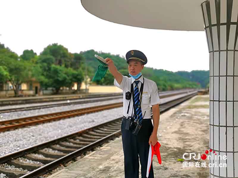 【A】【關注“慢火車”·堅守】22年如一日做列車的“眼睛”