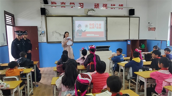 防城港防城區：禁毒教育進校園