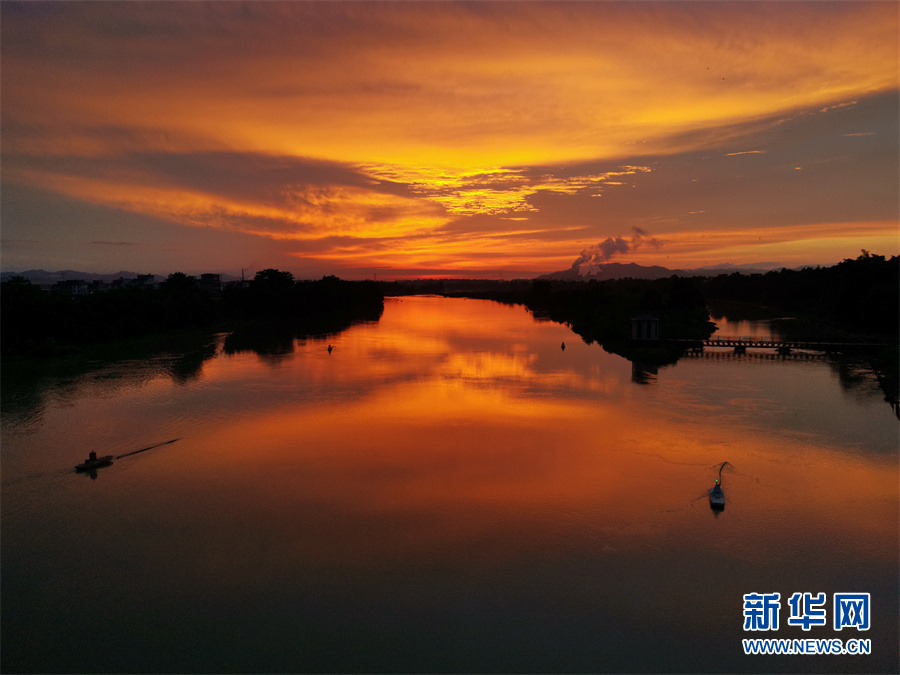 廣西百色：夕陽下的夢幻右江